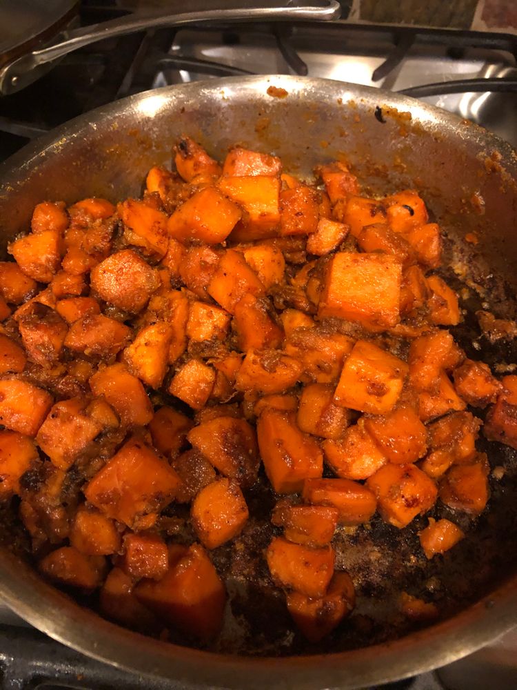 SKILLET CANDIED SWEET POTATOES