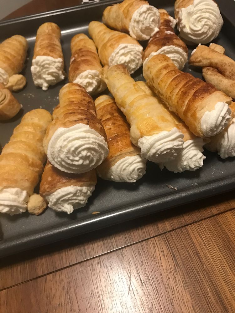 puff-pastry-cream-horns