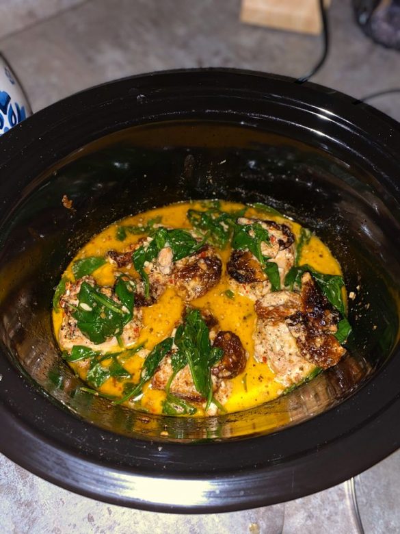 CrockPot Tuscan Garlic Chicken With Spinach and SunDried Tomatoes
