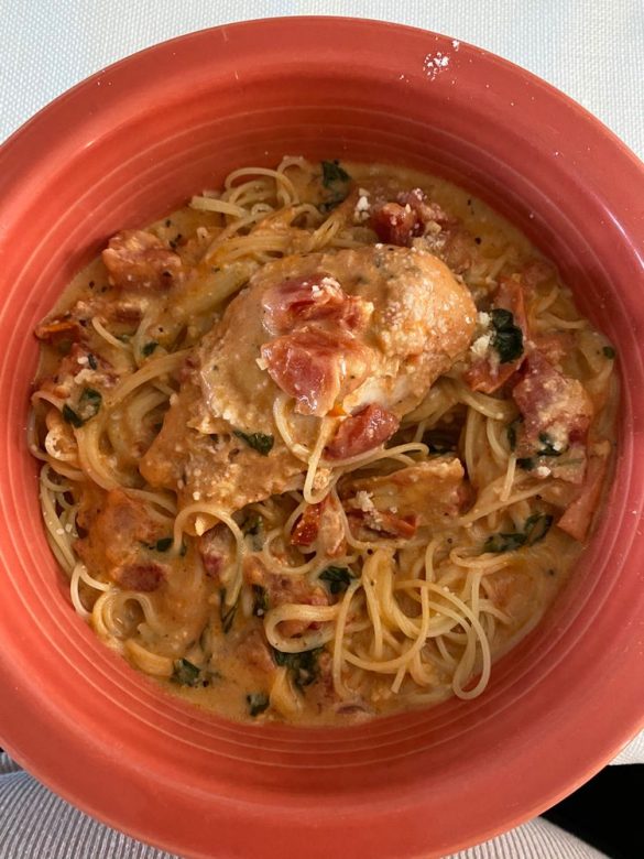 SLOW COOKER CREAMY TOMATO BASIL CHICKEN