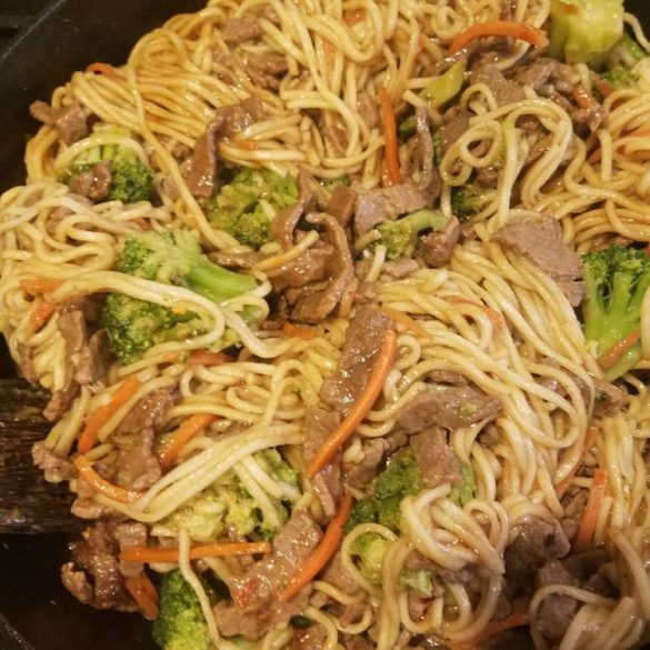 20 MINUTE GARLIC BEEF AND BROCCOLI LO MEIN