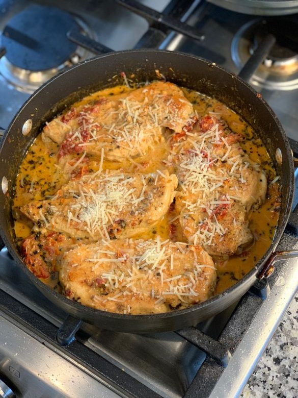 Skillet Chicken in Creamy Sun Dried Tomato Sauce