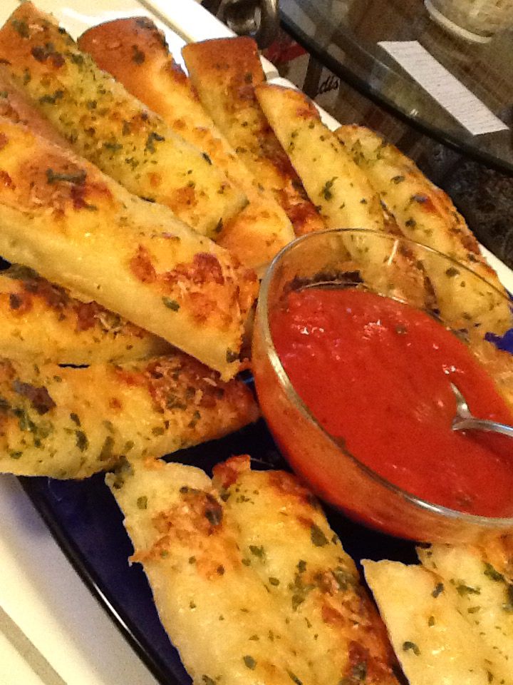 Easy Cheesy Garlic Breadsticks