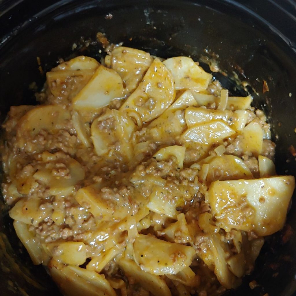 Slow Cooker Beef and Potatoes Au Gratin