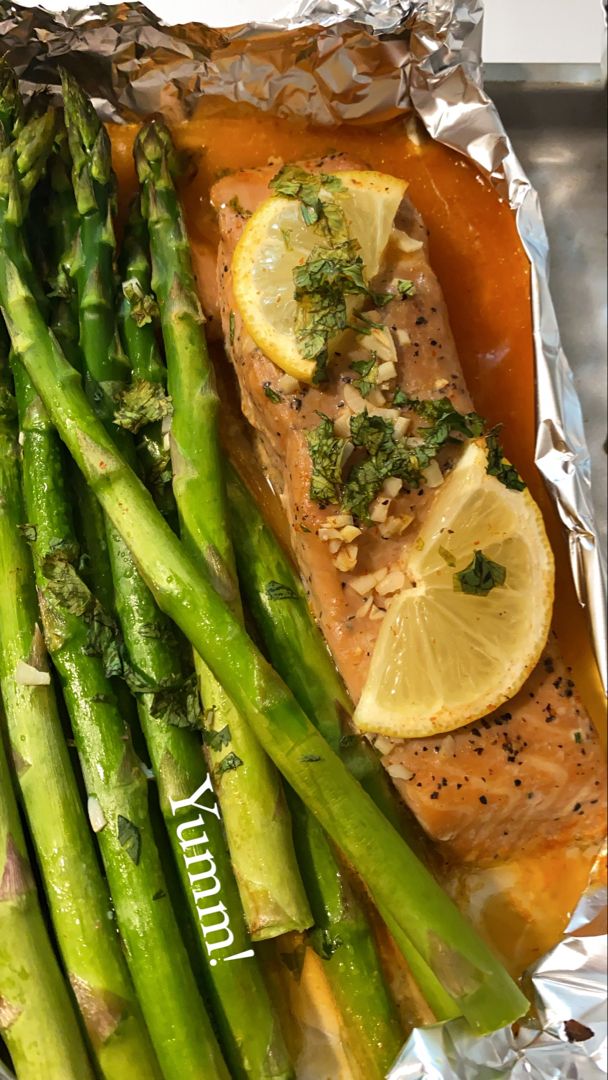 Baked Salmon In Foil With Asparagus And Lemon Garlic Butter Sauce