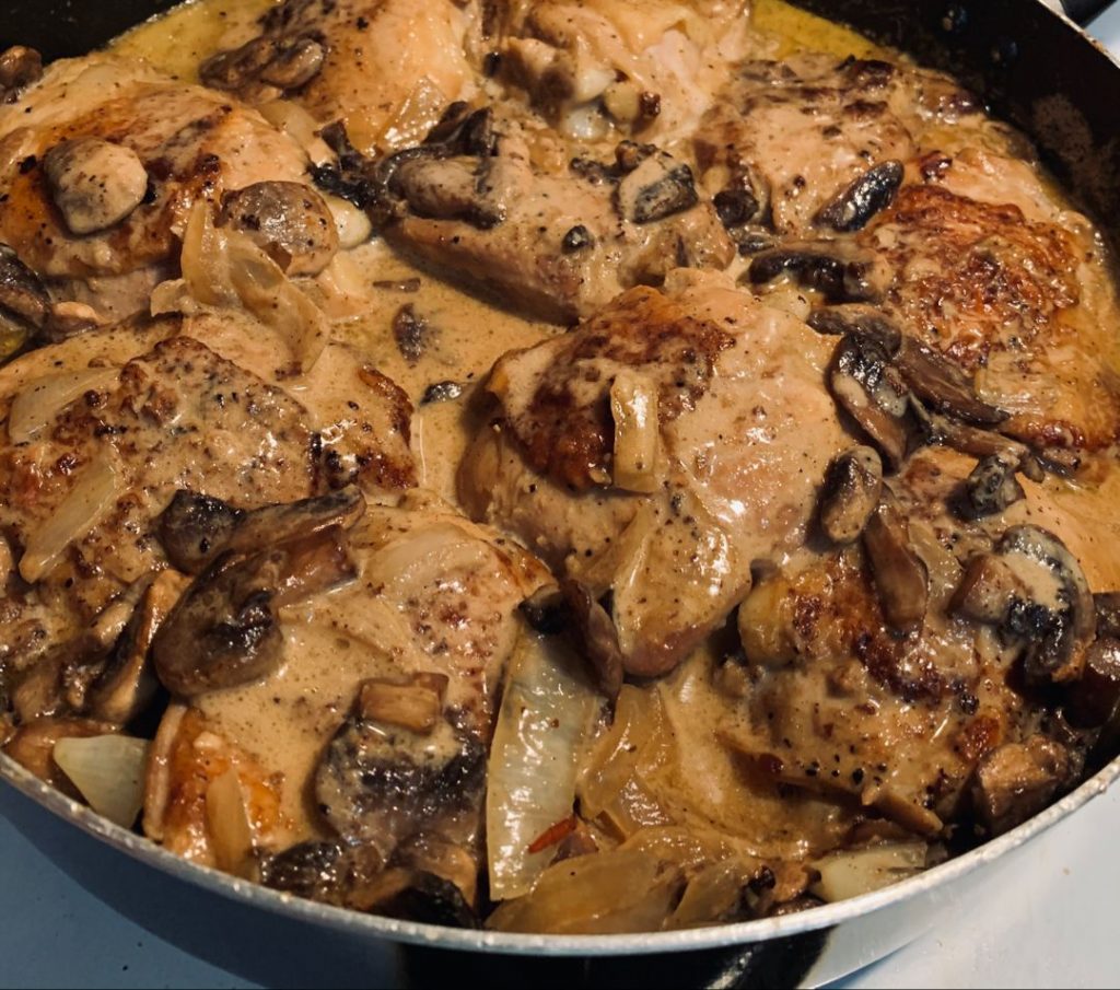Keto chicken thighs recipe with mushroom sauce