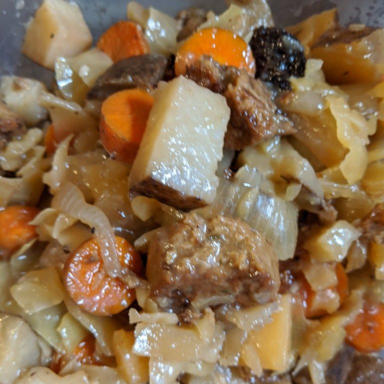 Slow Cooker Potatoes, Cabbage, and Kielbasa