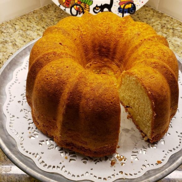 THE RITZ CARLTON LEMON POUND CAKE